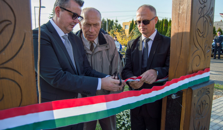 Posvätenie zvonice - harangláb és harang szentelés (Liesková-Mogyorós)