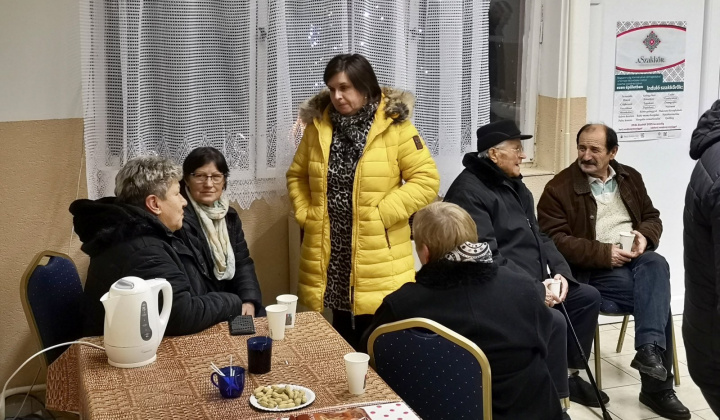 Karácsonyfa állítás Mogyorós 2024