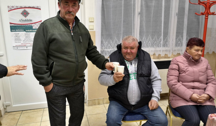 Karácsonyfa állítás Mogyorós 2024
