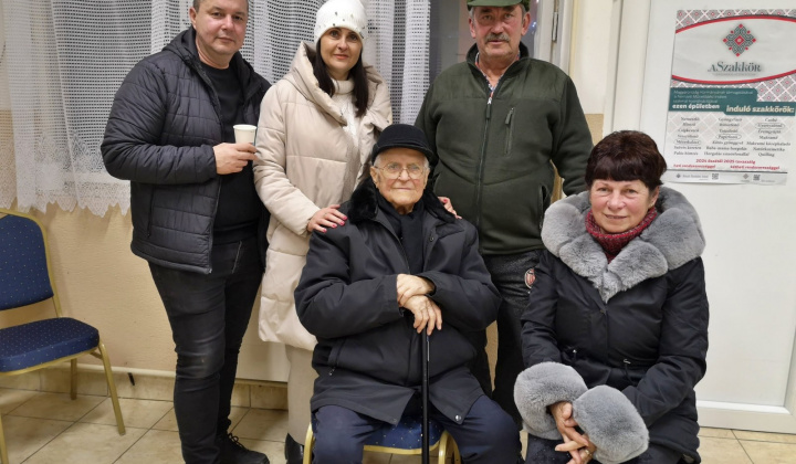 Karácsonyfa állítás Mogyorós 2024